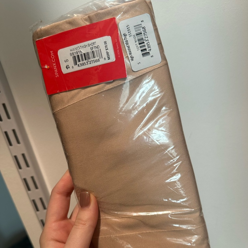 Spanx High-Waisted Mid-Thigh Short - Size Small - NWT